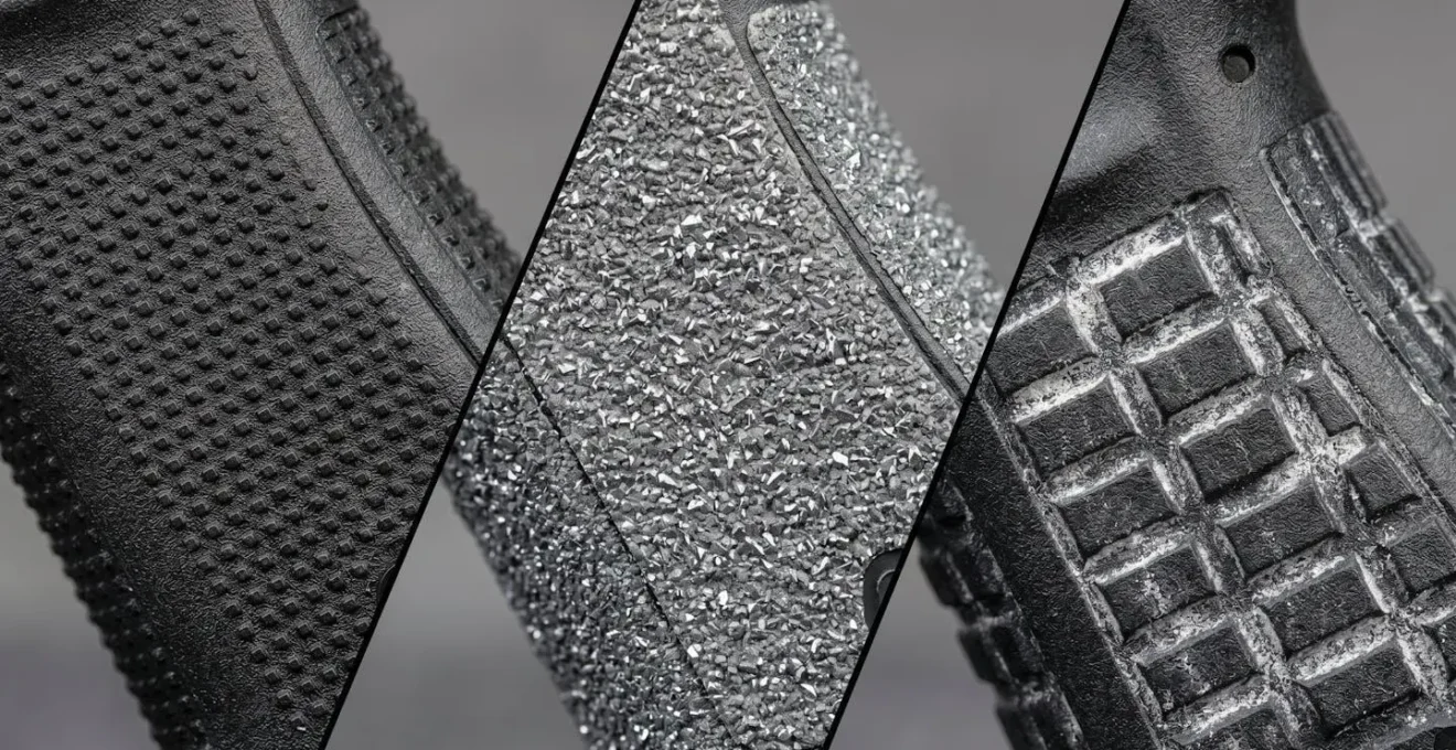 Gros plan sur différentes textures de poignées de pistolet montrant stippling, grip adhésif et surface standard